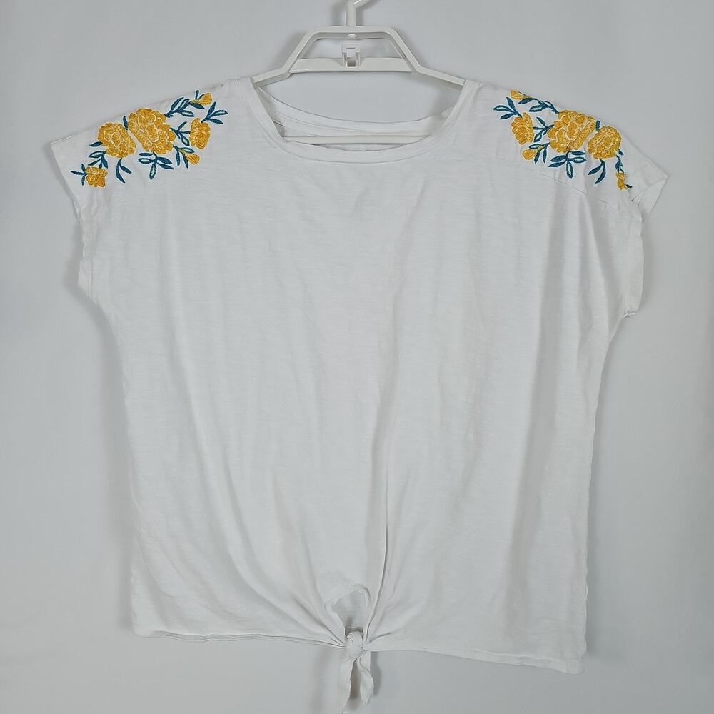 St John’s Bay Womens Sz. M Petite White Embroidered Shoulders TOP, Tie Front Hem